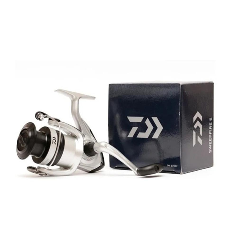 Molinete Daiwa Sweepfire E (2500C FD) - Sugoi Big Fish