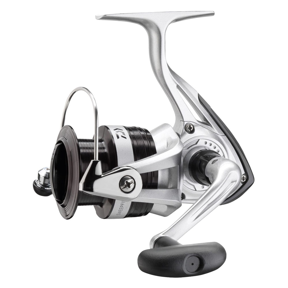 Molinete Daiwa Sweepfire E (2500C FD) - Sugoi Big Fish